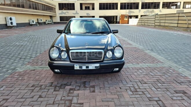 Mercedes E 240 1999, 278,000 km - 2.4 l - Bakı