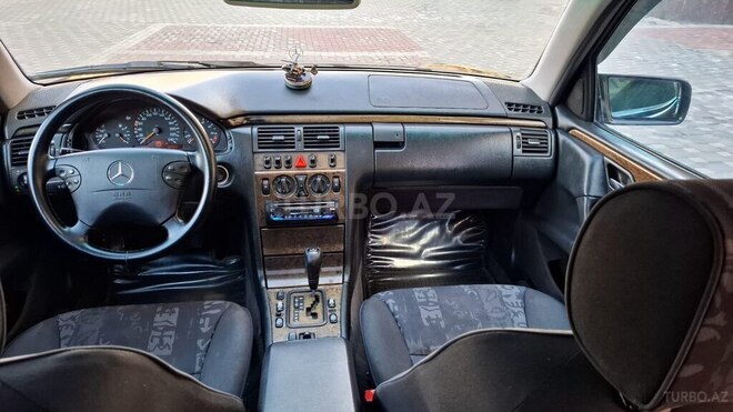 Mercedes E 240 1999, 278,000 km - 2.4 l - Bakı