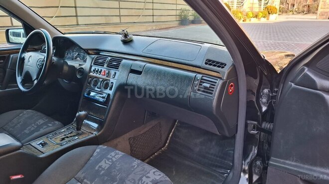 Mercedes E 240 1999, 278,000 km - 2.4 l - Bakı