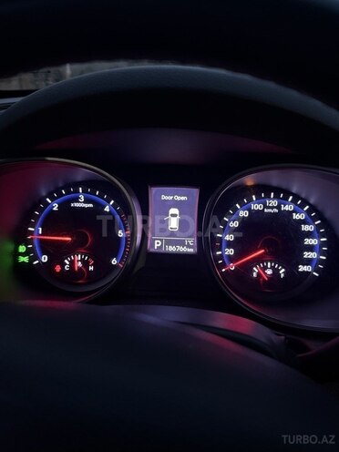 Hyundai Santa Fe-13