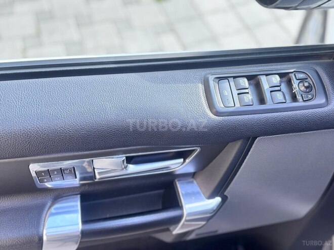 Land Rover Discovery-11