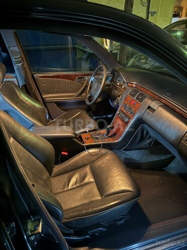 Mercedes E 230-7