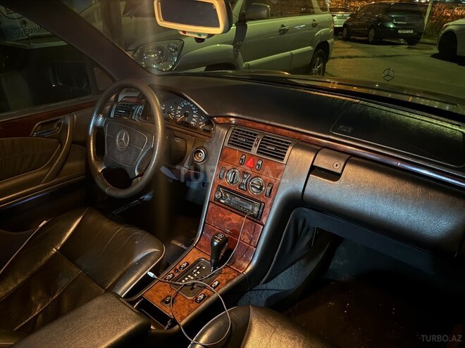 Mercedes E 230-9