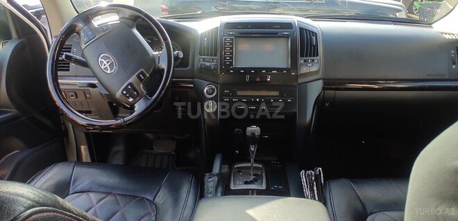 Toyota Land Cruiser-9