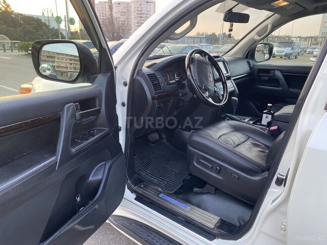 Toyota Land Cruiser-7