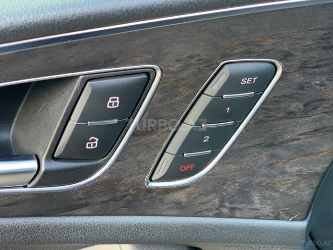 Audi A6-12