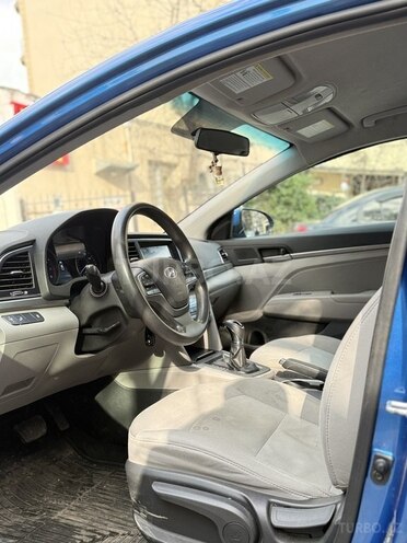 Hyundai Elantra 2018, 188,300 km - 2.0 l - Bakı