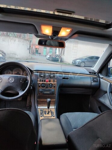 Mercedes E 240 1999, 331,446 km - 2.4 л - Bakı