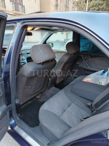 Mercedes E 240 1999, 331,446 km - 2.4 л - Bakı