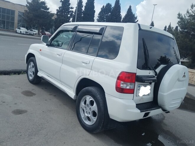 Mitsubishi Pajero io-5