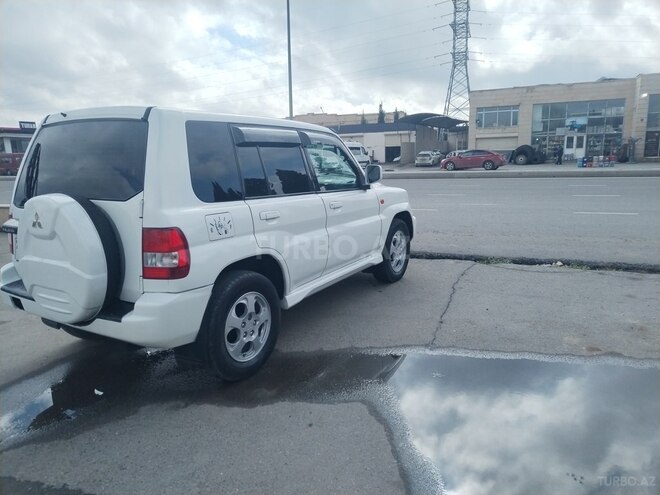 Mitsubishi Pajero io-6