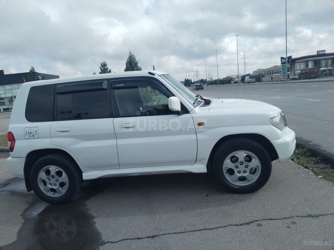 Mitsubishi Pajero io-7