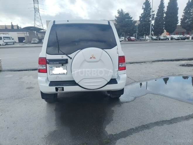 Mitsubishi Pajero io-4