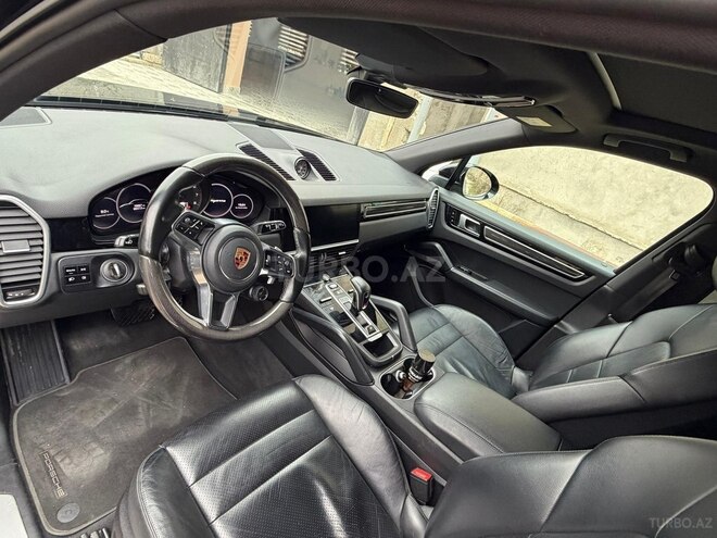 Porsche Cayenne-8