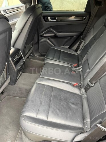 Porsche Cayenne-10