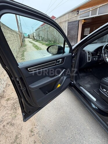 Porsche Cayenne-12