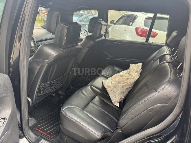 Mercedes GL 550 4MATIC-8