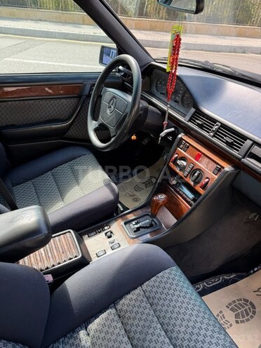 Mercedes 220 E-7