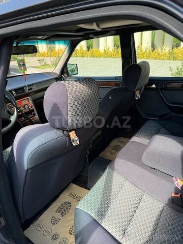 Mercedes 220 E-9