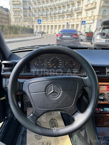 Mercedes 220 E-12