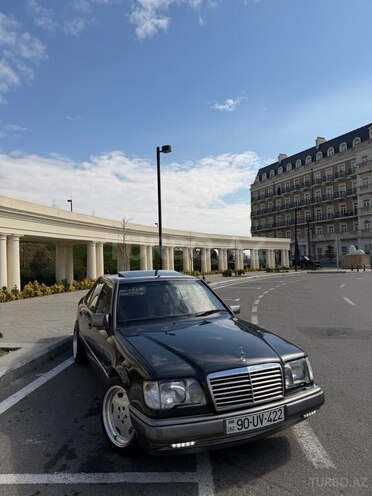 Mercedes 220 E-1