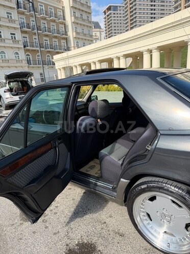 Mercedes 220 E-8