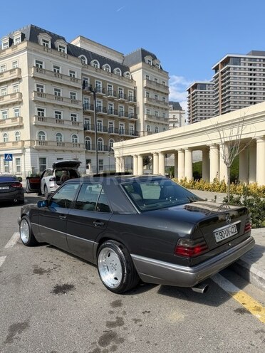 Mercedes 220 E-11