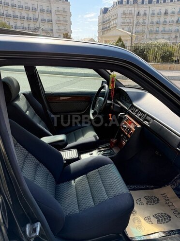Mercedes 220 E-5