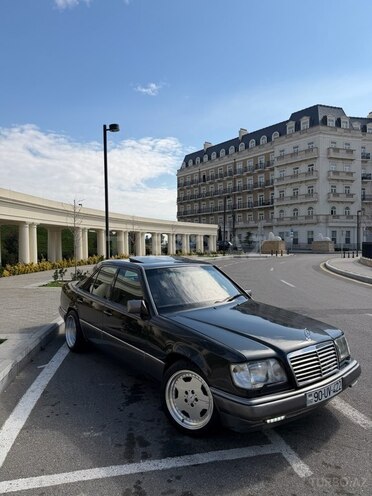 Mercedes 220 E-2