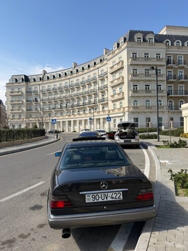 Mercedes 220 E-10