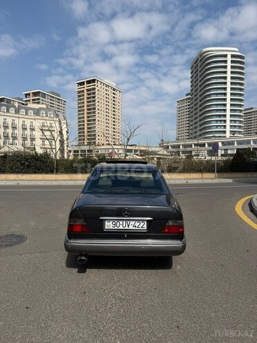 Mercedes 220 E-15