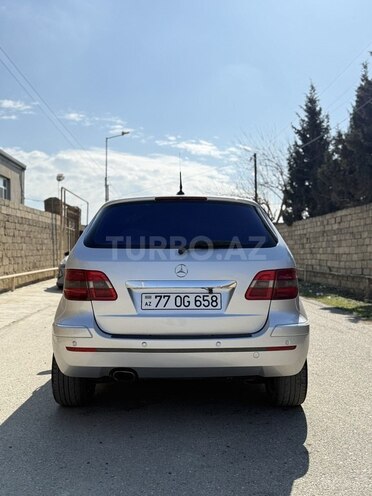 Mercedes B 200-2