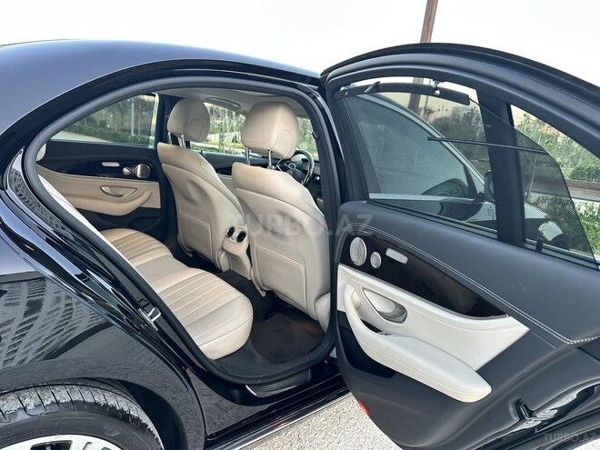 Mercedes E 300 e-9