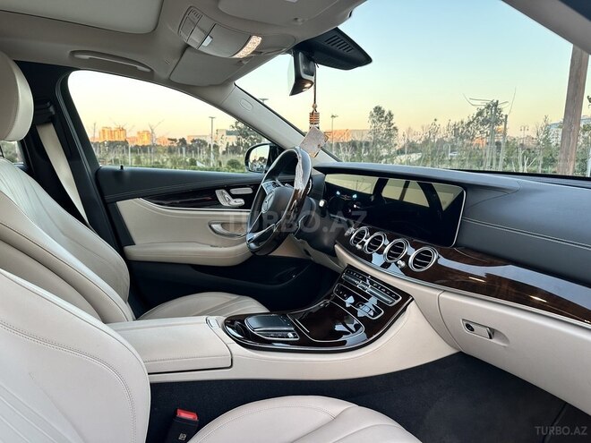 Mercedes E 300 e-17