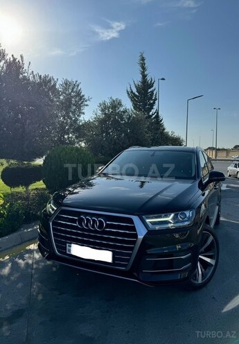 Audi Q7-1
