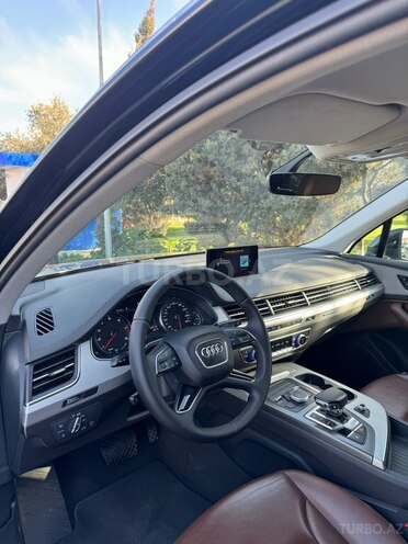 Audi Q7-4