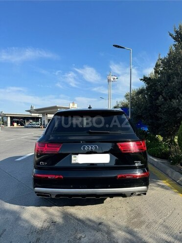 Audi Q7-3