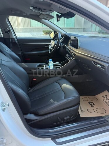 Hyundai Sonata-12