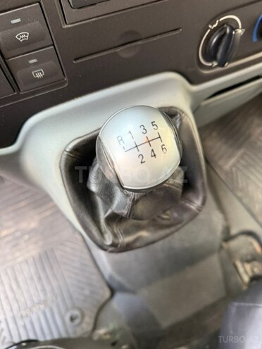 Ford Transit-8