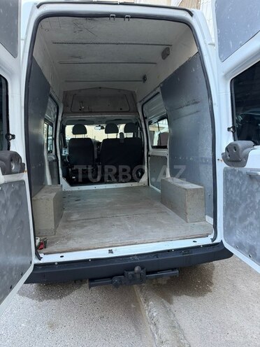Ford Transit-5