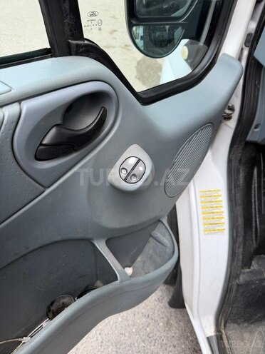 Ford Transit-9