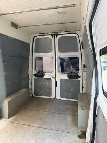 Ford Transit-11