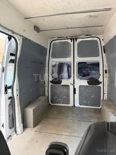 Ford Transit-12