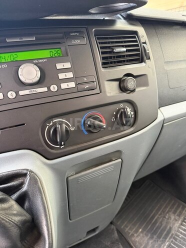 Ford Transit-14