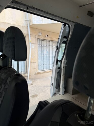 Ford Transit-10