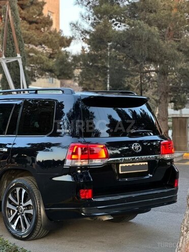 Toyota Land Cruiser-5