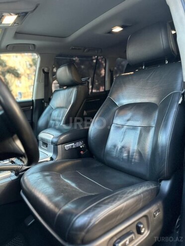 Toyota Land Cruiser-11