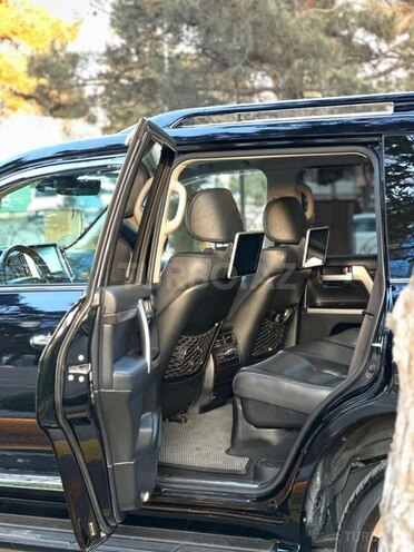 Toyota Land Cruiser-12