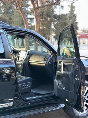 Toyota Land Cruiser-17