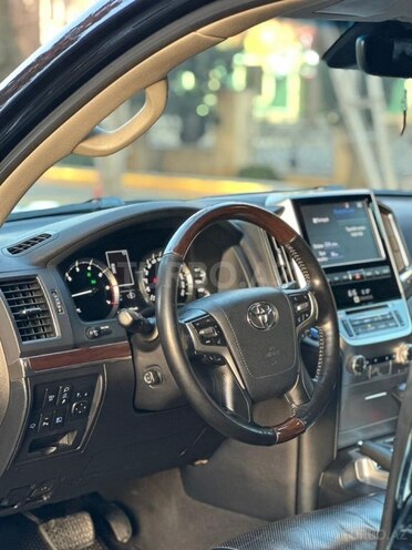 Toyota Land Cruiser-10